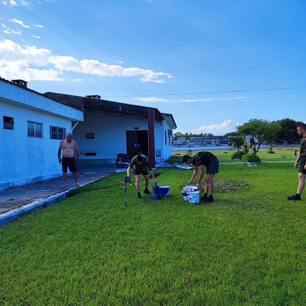 PREFEITURA EM PARCERIA COM O 12º RCMEC REALIZA MANUTENÇÃO NO CEMITÉRIO MUNICIPAL DE JAGUARÃOAtravés de uma ação conjunta entre a Prefeitura Municipal de Jaguarão, a Secretaria de Serviços Urbanos e