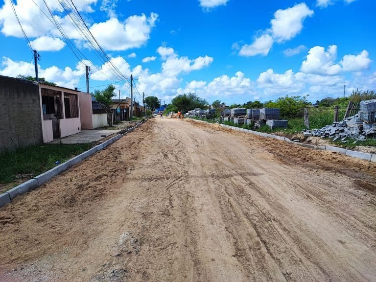 Avança o calçamento da Rua João Pinto da Silva, no bairro PindoramaA Prefeitura de Jaguarão segue com as obras de calçamento na Rua João Pinto da Silva, entre as ruas Odilo Gonçalves e Carlos Albert